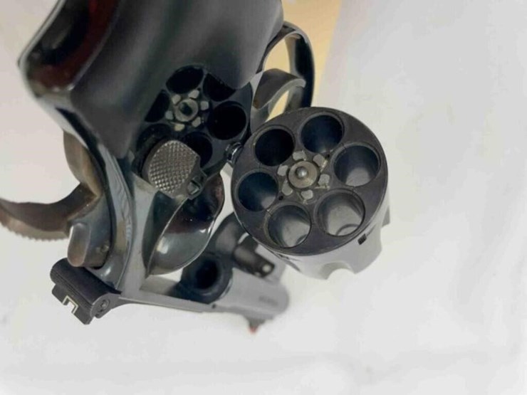 smith-&-wesson-44-mag-revolver-image-8