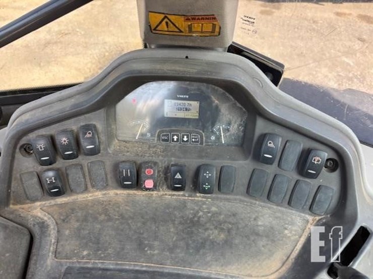 2012-volvo-bl70b-image-8