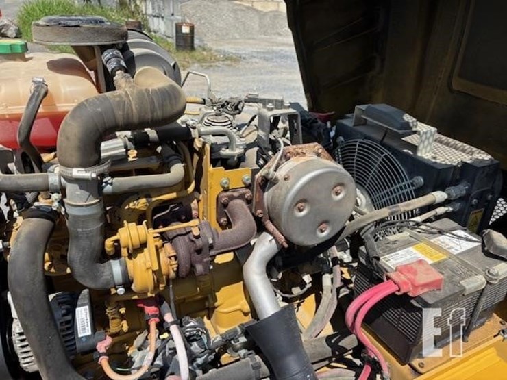 2019-caterpillar-cc24b-image-15