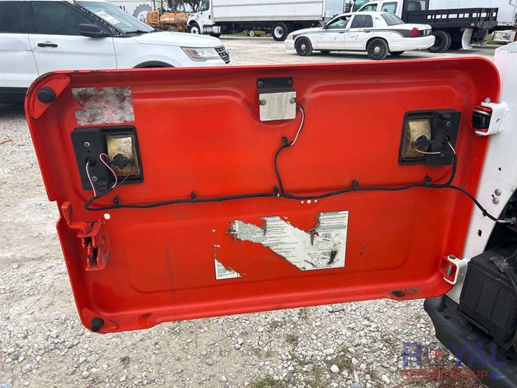 2020-bobcat-t740-image-10