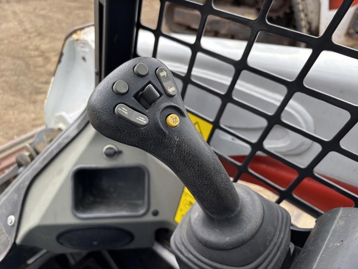 2022-bobcat-t550-image-23