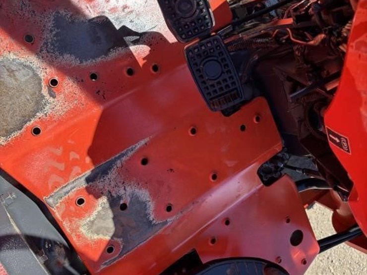 2018-kubota-l4701-image-39