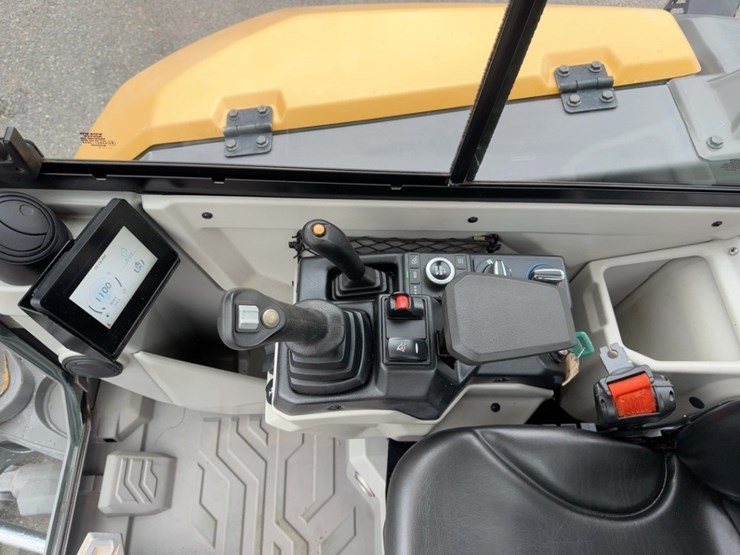 2021-volvo-ecr50f-mini-excavator-image-32
