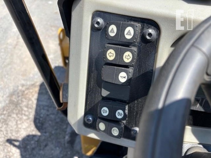 2019-caterpillar-cc24b-image-17