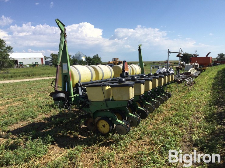 john-deere-7200-image-10