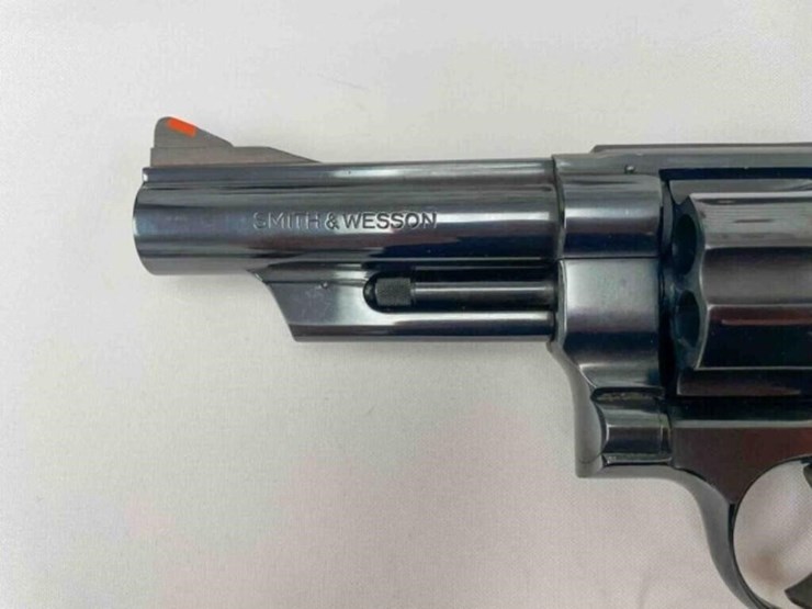 smith-&-wesson-44-mag-revolver-image-4
