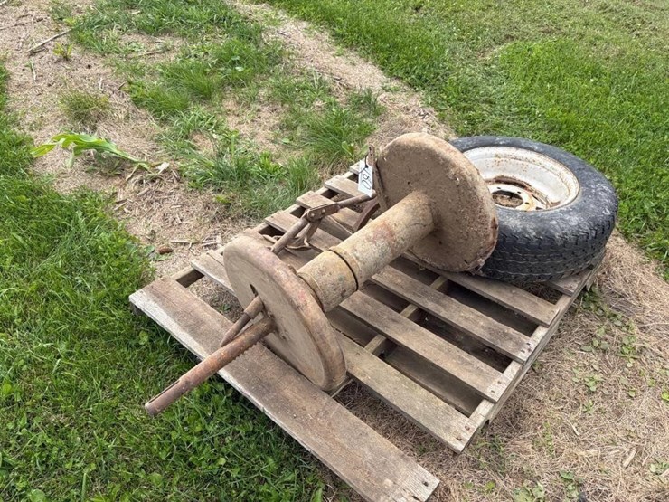 tire-changer-&-st205/75-r15-tire-image-4