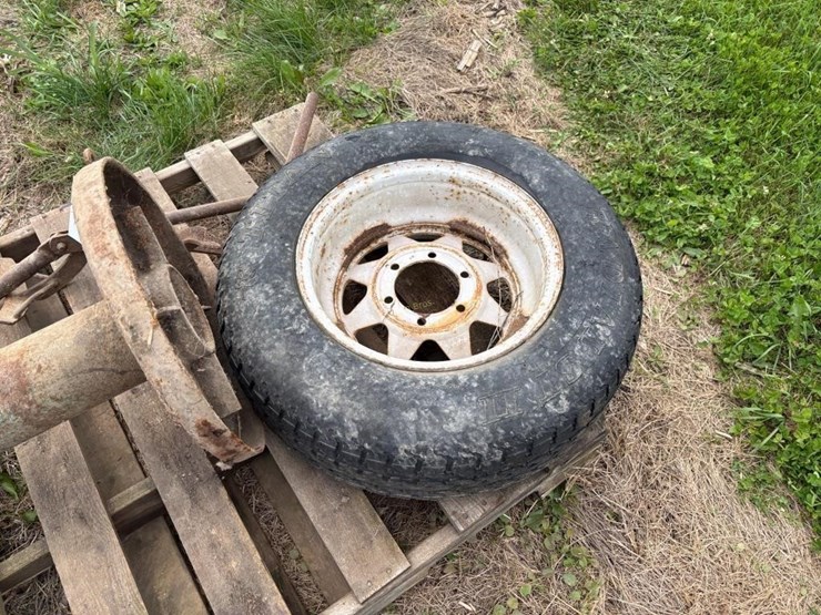 tire-changer-&-st205/75-r15-tire-image-5