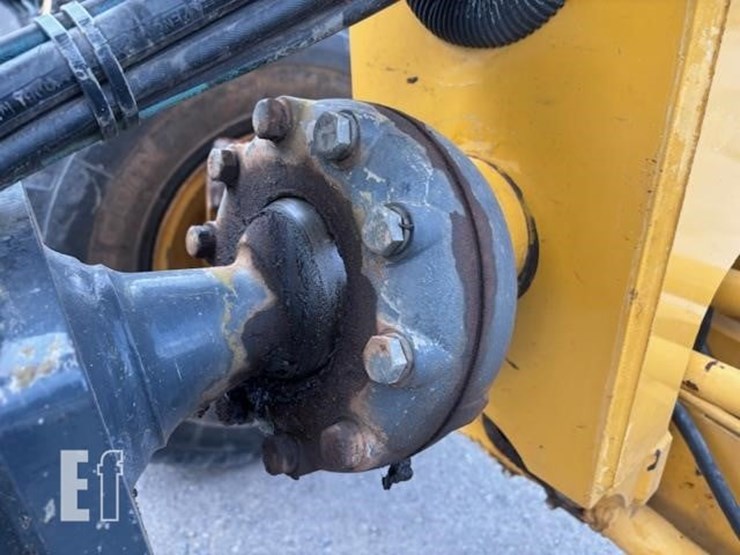 2009-deere-670g-image-15