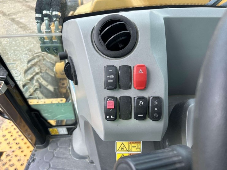 2021-caterpillar-428-image-14