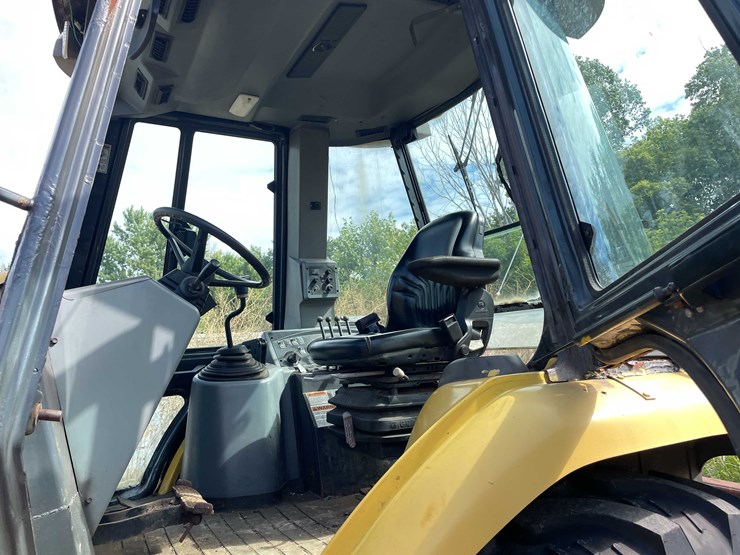 new-holland-u80-image-41