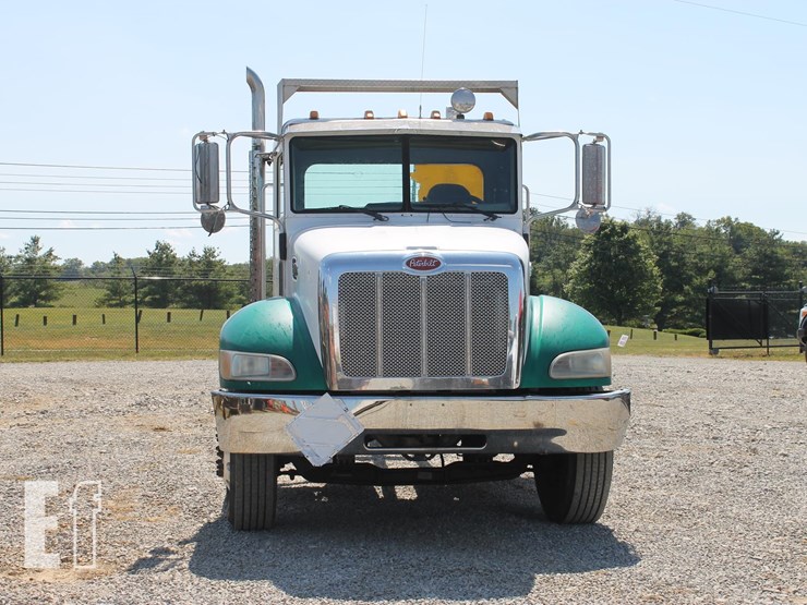 2005-peterbilt-335-image-3