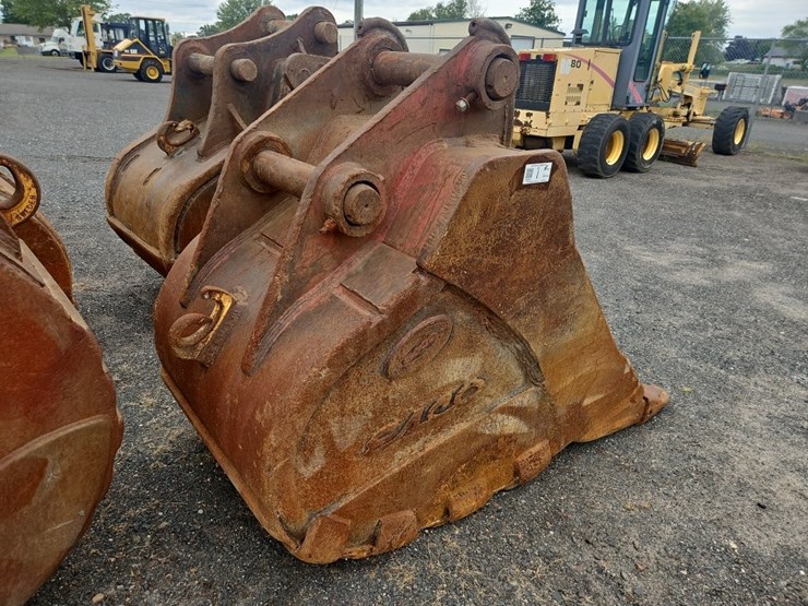 esco-42"-bucket-with-teeth-image-5