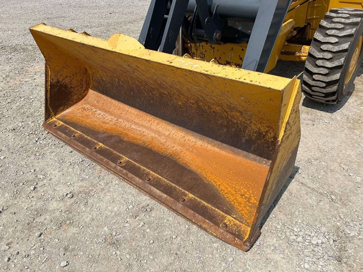 2018-deere-310l-image-15