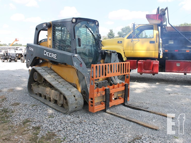 deere-329e-image-1