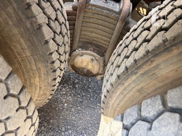 2001-mack-rd688s-image-18