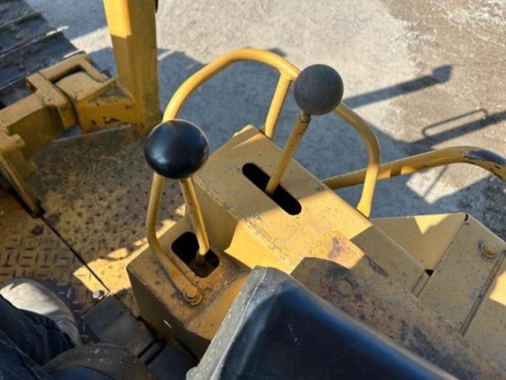 1990-caterpillar-d3c-image-8