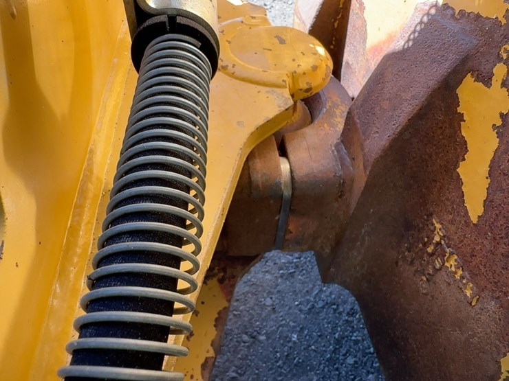 2011-caterpillar-d4k-xl-image-13