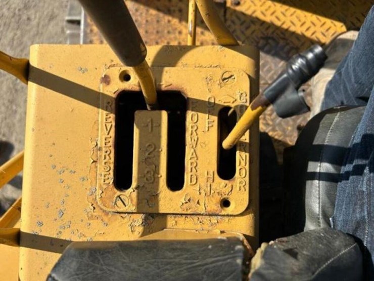 1990-caterpillar-d3c-image-16