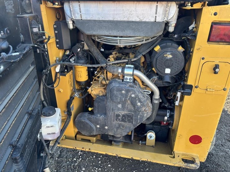 2021-caterpillar-249d3-image-32