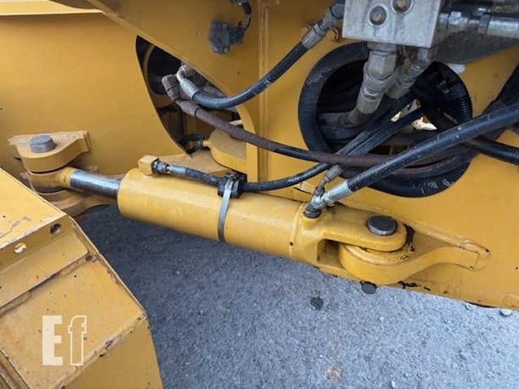 2009-deere-670g-image-27