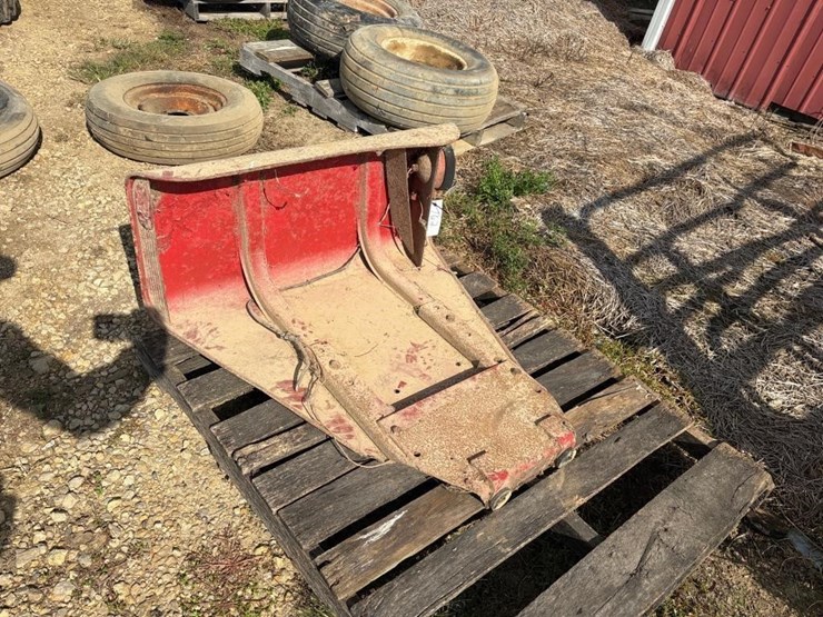 international-tractor-fender-image-5