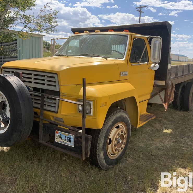 1988 FORD F700