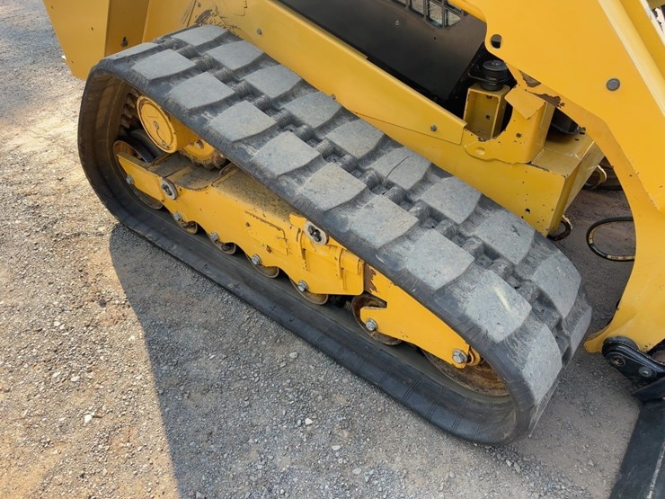 2022-caterpillar-279d3-image-12