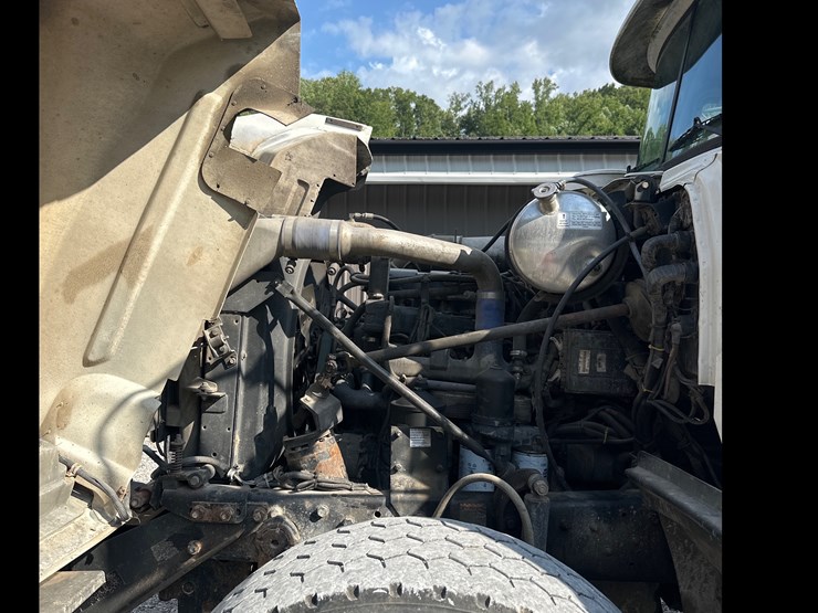 2001-mack-rd688s-image-16