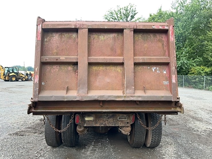 1986-autocar-ds6-tri/a-dump-truck-image-4