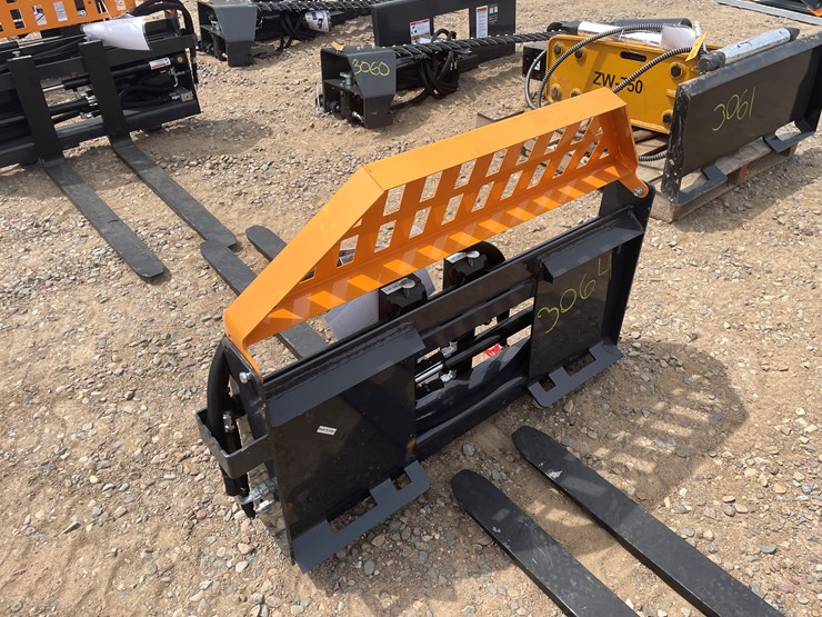 #3064-•-unused-2025-wolverine-hydraulic-adjustable-pallet-fork-attachment-image-2