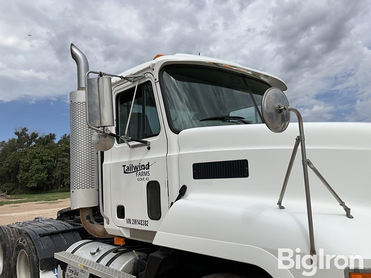 2002-mack-ch613-image-13