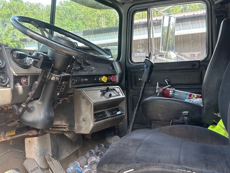 2001-mack-rd688s-image-6