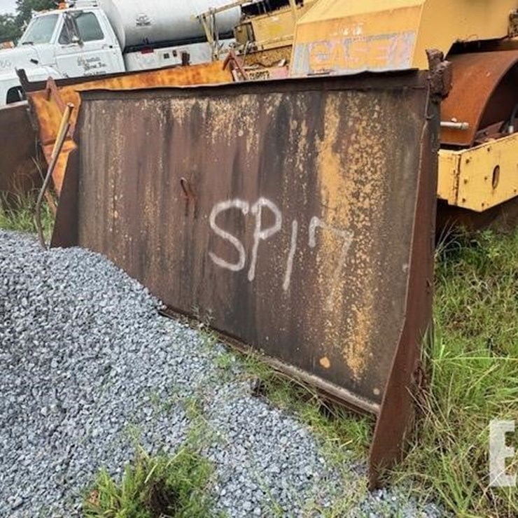 DUMP TRUCK SPREADER TAILGATES