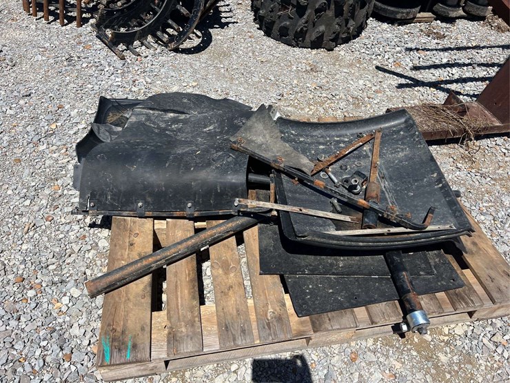 semi-truck-mud-flaps,-quarter-fenders-image-2