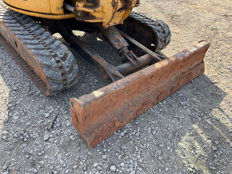 2013-deere-35d-image-10