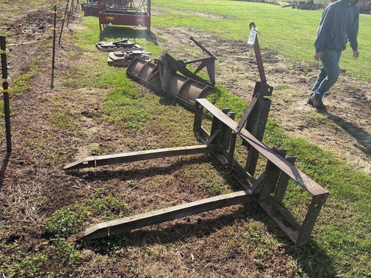 3pt-2-prong-bale-mover-image-4