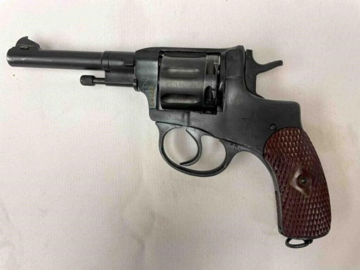 1944-nagant-revolver-image-12