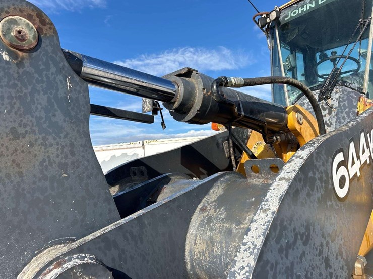 2014-deere-644k-image-12