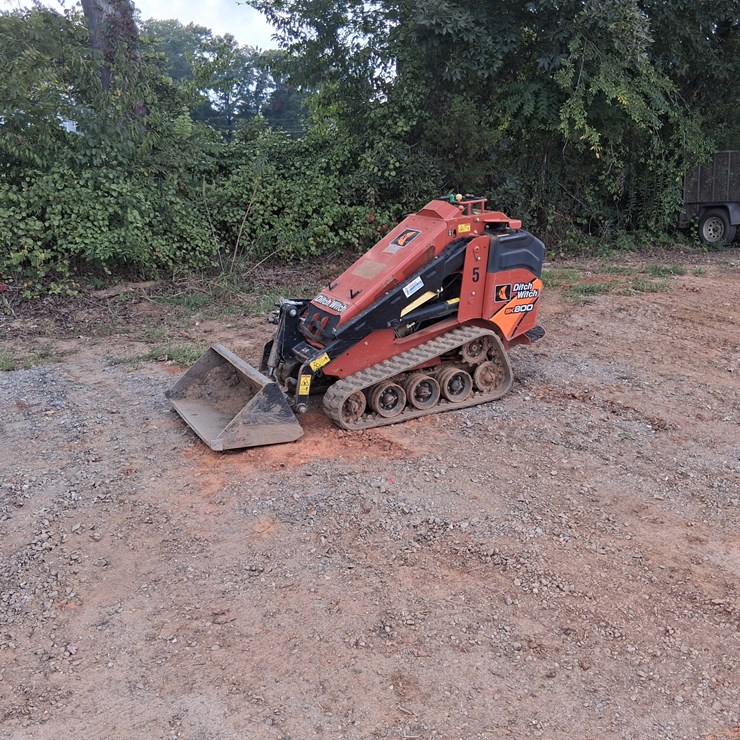 DITCH WITCH SK800