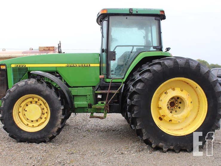 john-deere-8200-image-2