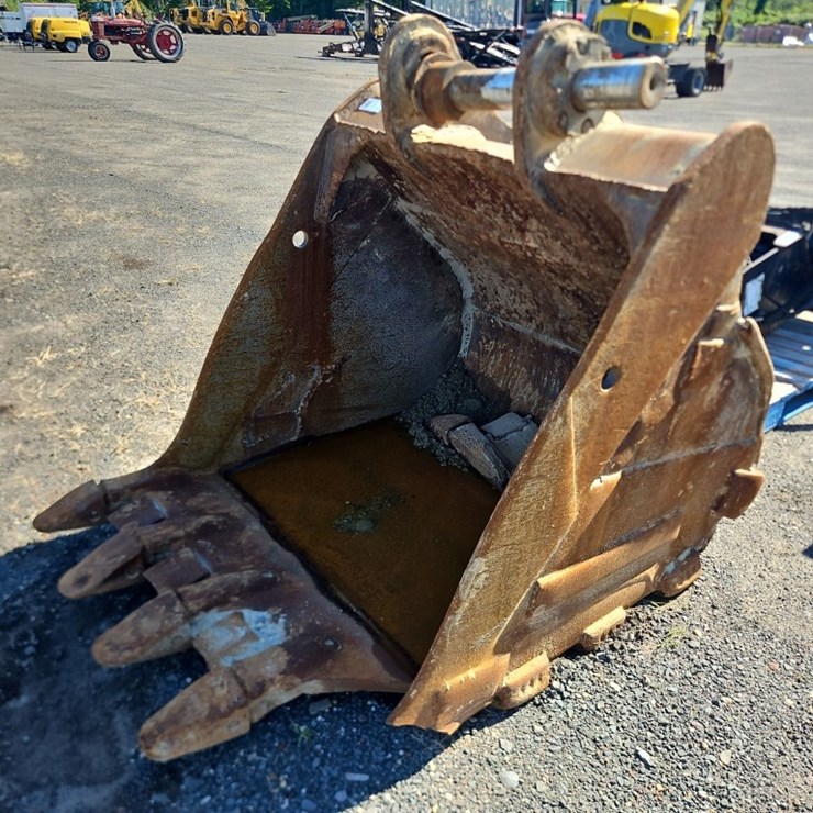 CATERPILLAR 52" BUCKET WITH TEETH