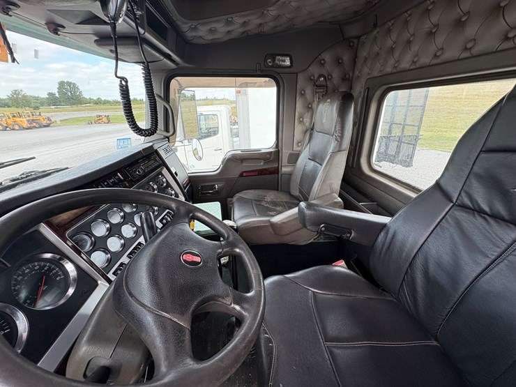 2010-kenworth-t800-image-14