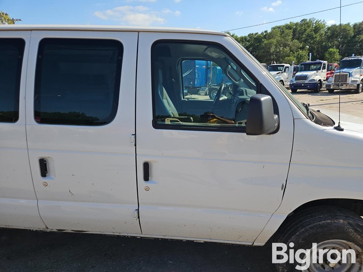2013-ford-e350-image-13