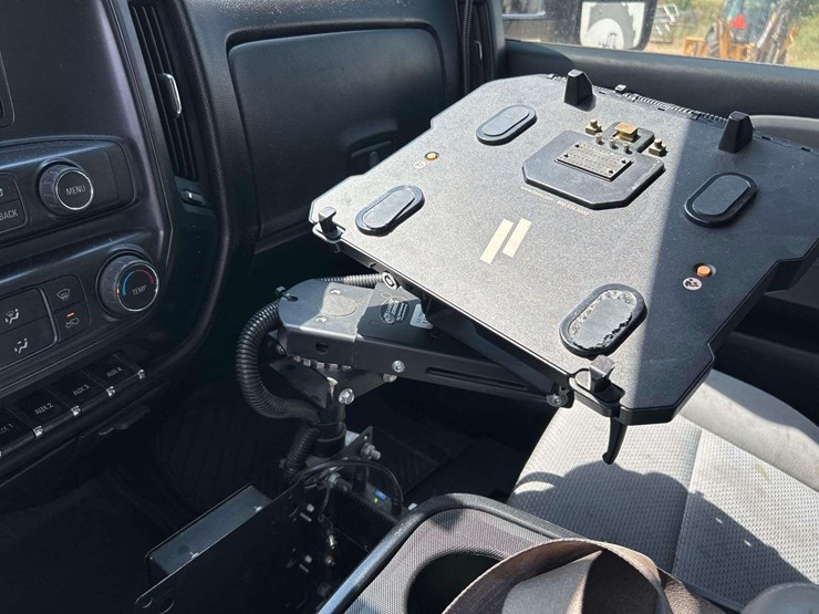 2017-chevrolet-silverado-3500-image-14