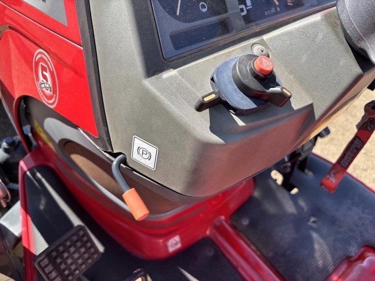 2017-massey-ferguson-gc1710-image-30