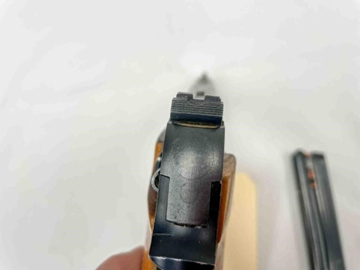 smith-&-wesson-22lr-pistol-image-9