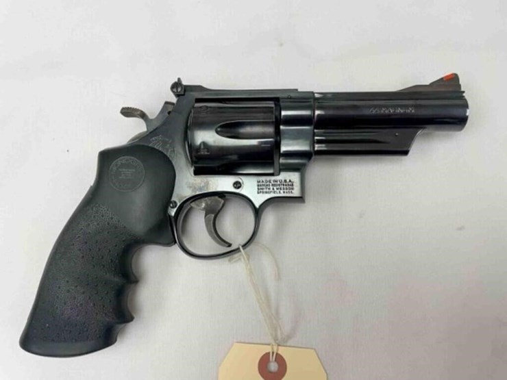 smith-&-wesson-44-mag-revolver-image-1