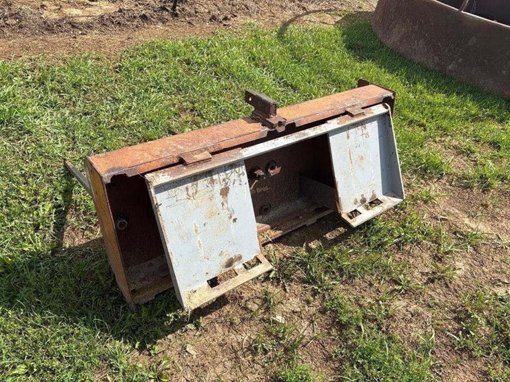 skidsteer-mount-3-tine-bale-spear-image-3