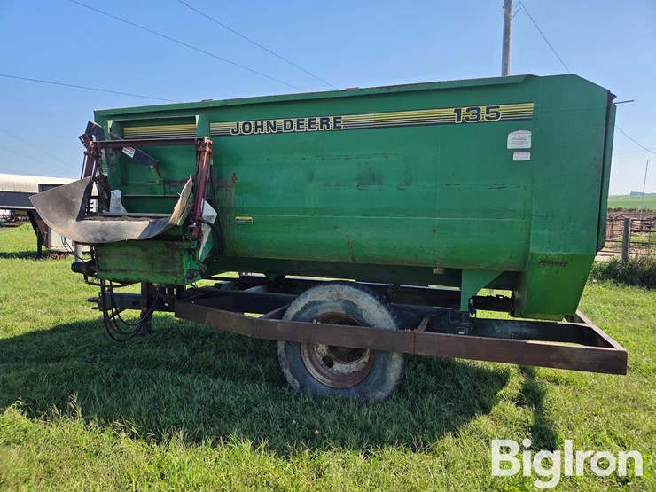 john-deere-135-image-8
